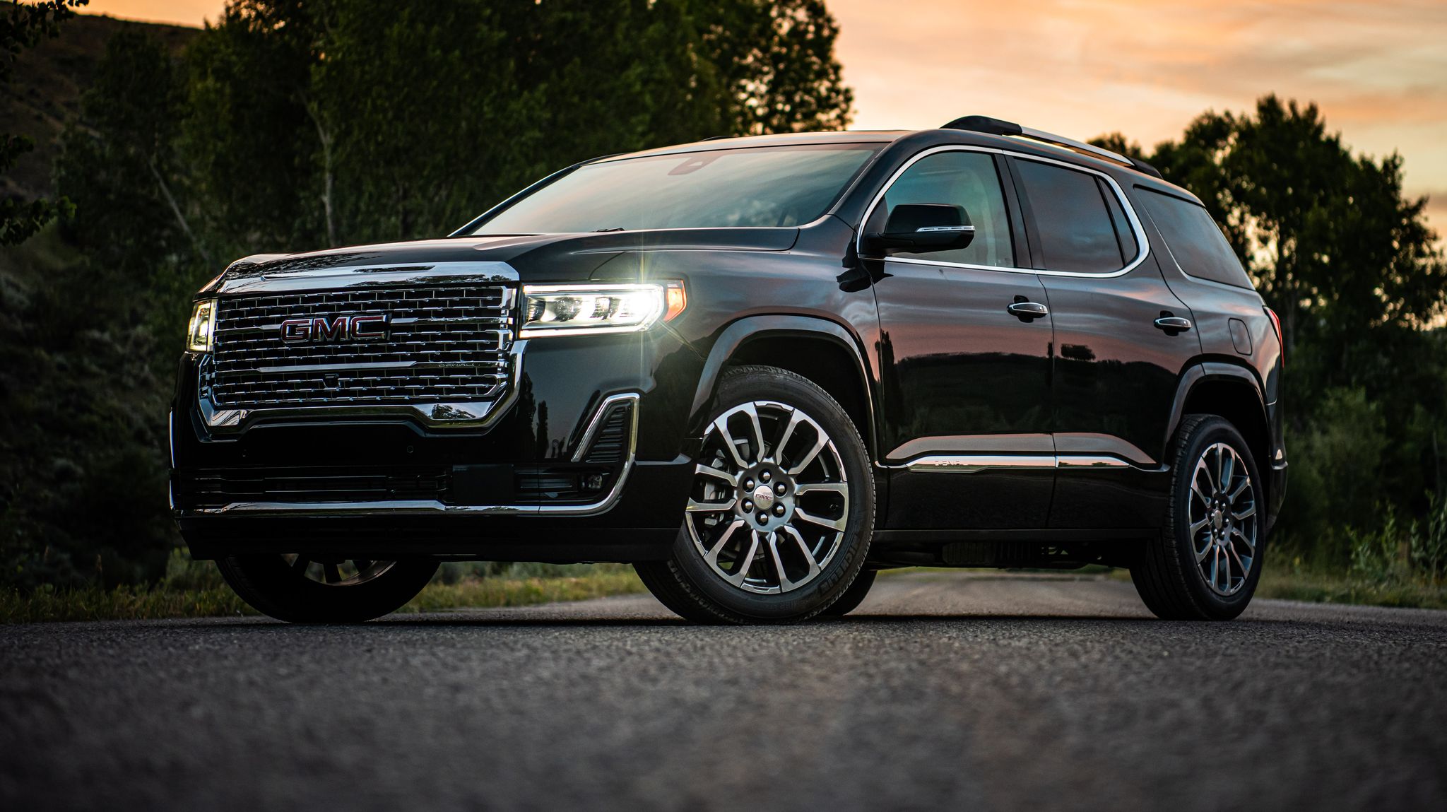 NEW 2021 GMC Acadia lease at AutoLux sales and leasing
